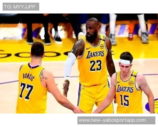 湖人首节失利半场落后绿军三分火力全开里夫斯状态低迷